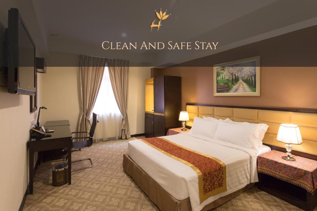 ฮอลล์มาร์ค คราวน์ โฮเต็ล Hotel Malacca ภายนอก รูปภาพ