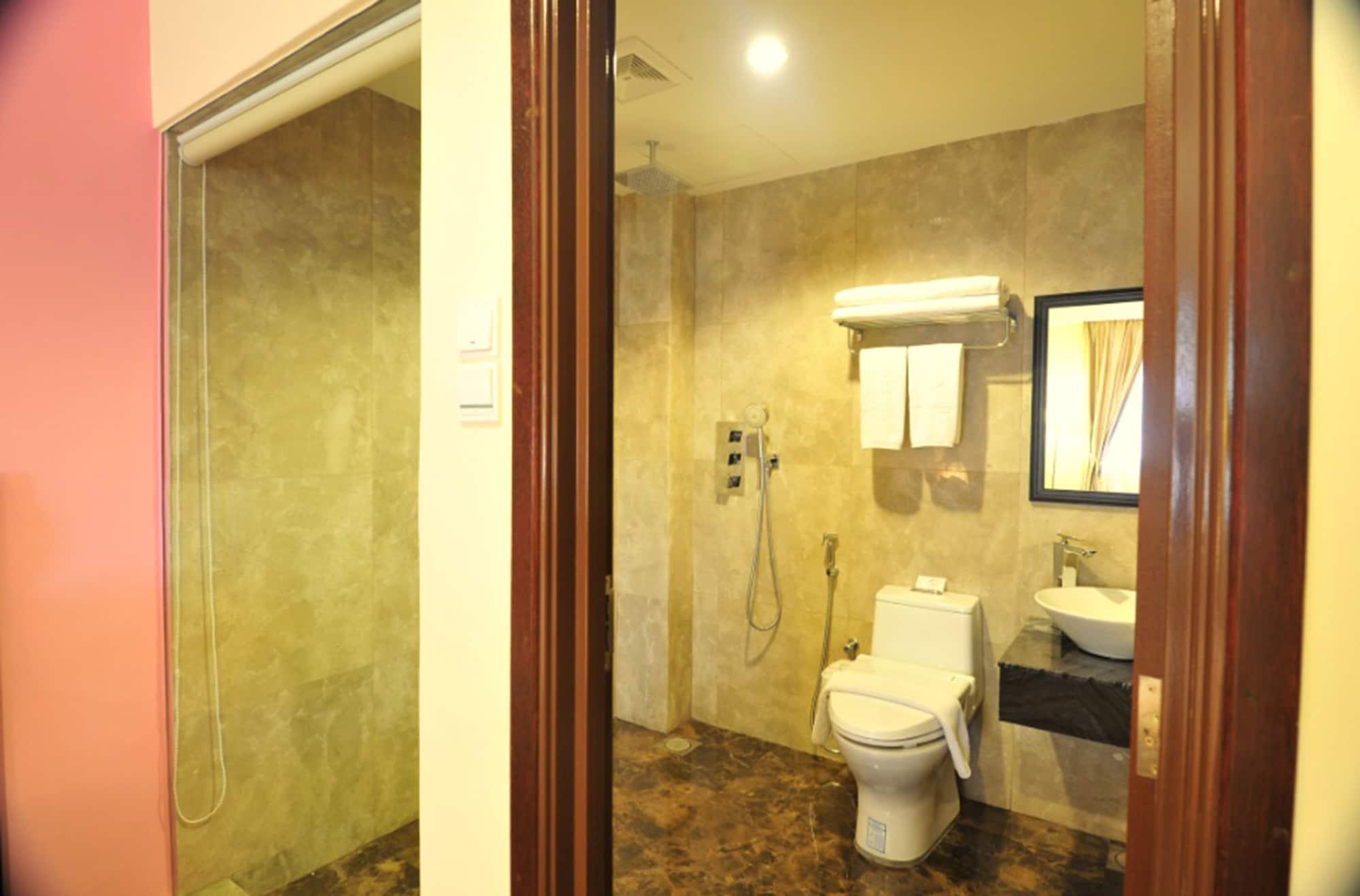 ฮอลล์มาร์ค คราวน์ โฮเต็ล Hotel Malacca ภายนอก รูปภาพ