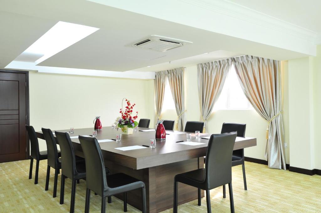 ฮอลล์มาร์ค คราวน์ โฮเต็ล Hotel Malacca ภายนอก รูปภาพ